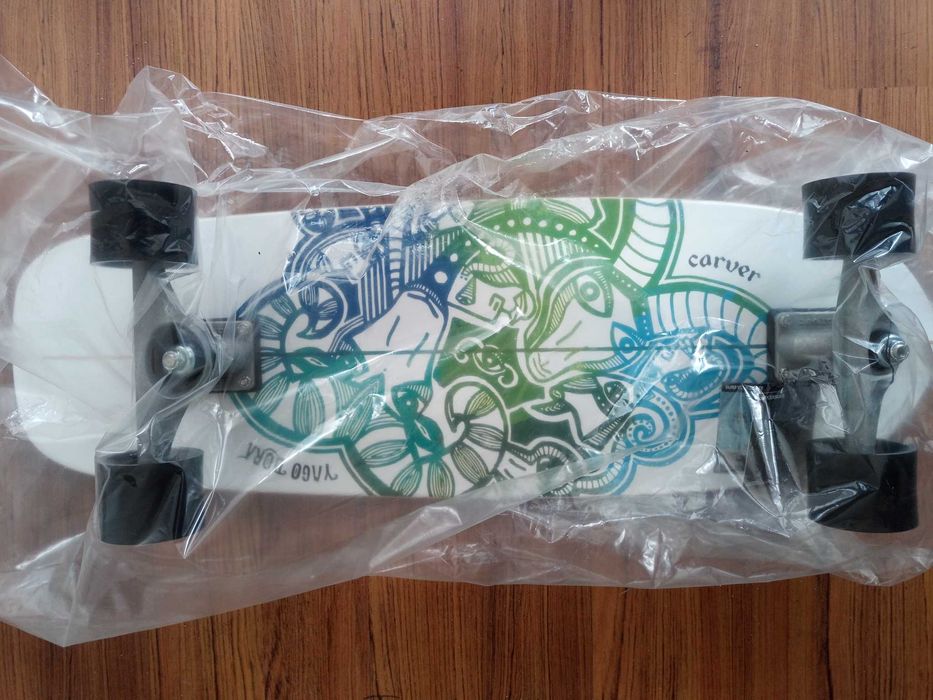Surfskate NOVO, Carver modelo The Goat (CX)