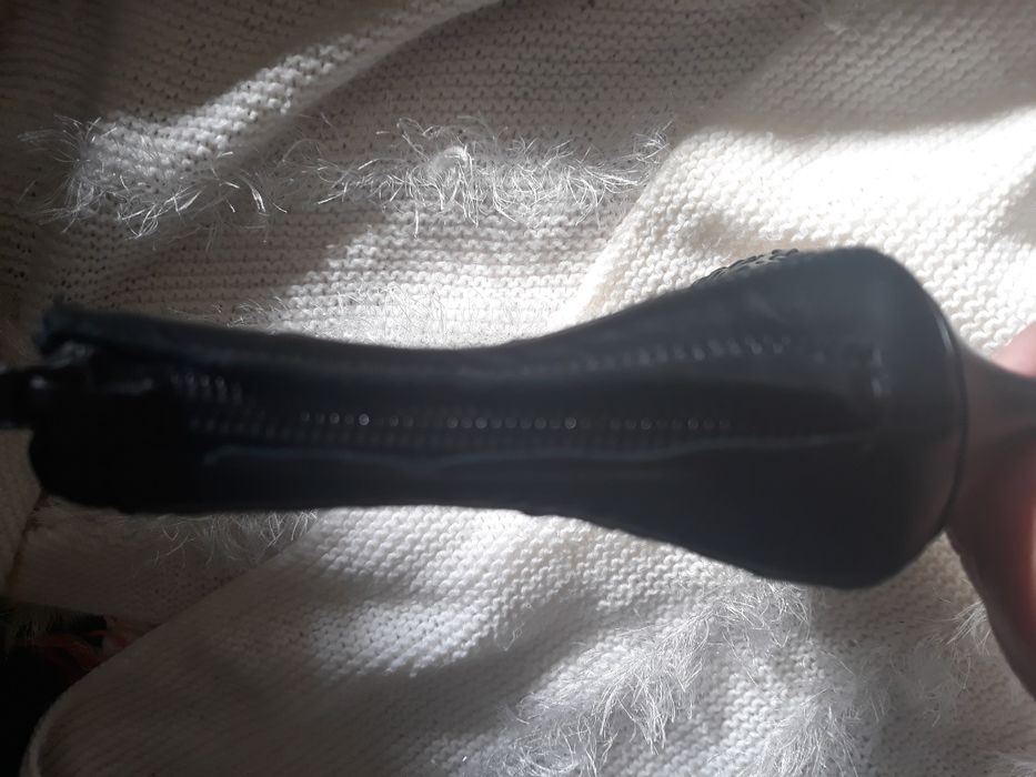 Descida Preço -Botim pele preta rendilhada- T. 36- zara