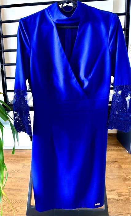 Жіноча сукня  оздоблена кружевом