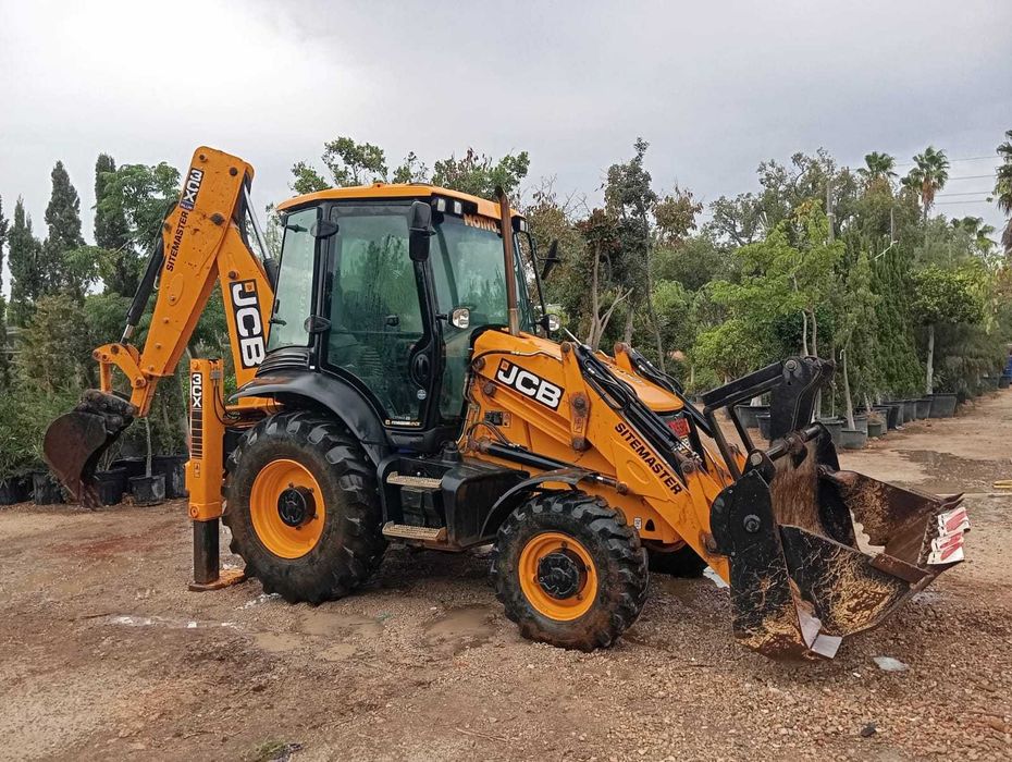 JCB 3CX SiteMaster 110 HP (2023) – Apenas 695h | Excelente Estado / Seminova