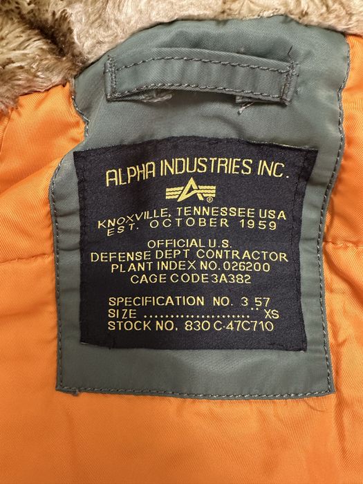 Жіноча парка / куртка Alpha Industries.