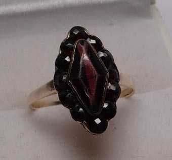 Antyczny złoty pierścionek z granatami R.14