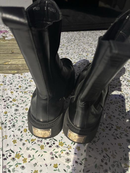 Sprzedam buty Carinii 38