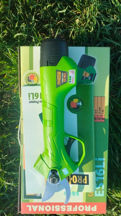 Садовый секатор аккумуляторный Pro Craft AS16Li