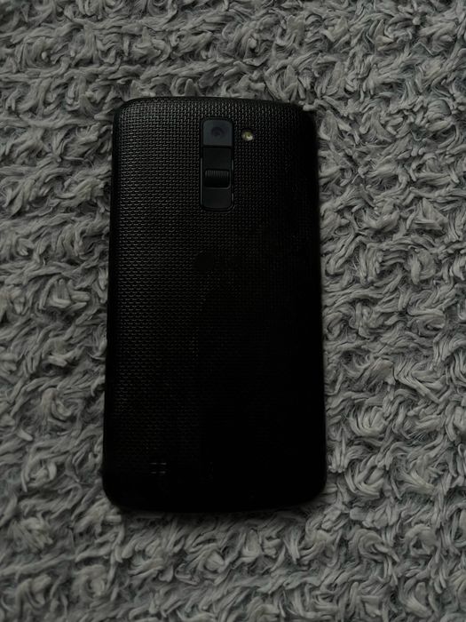 Телефон LG K10.