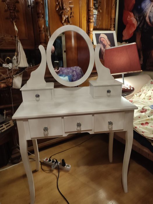 Toaletka z kryształkami