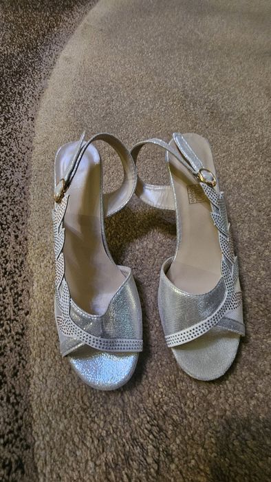 Sandałki białe ozdobne roz. 40