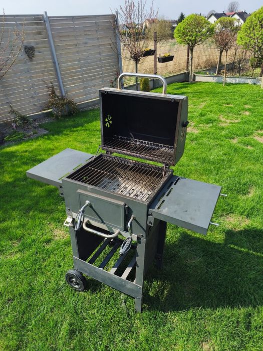 Grill węglowy roczny dobry stan