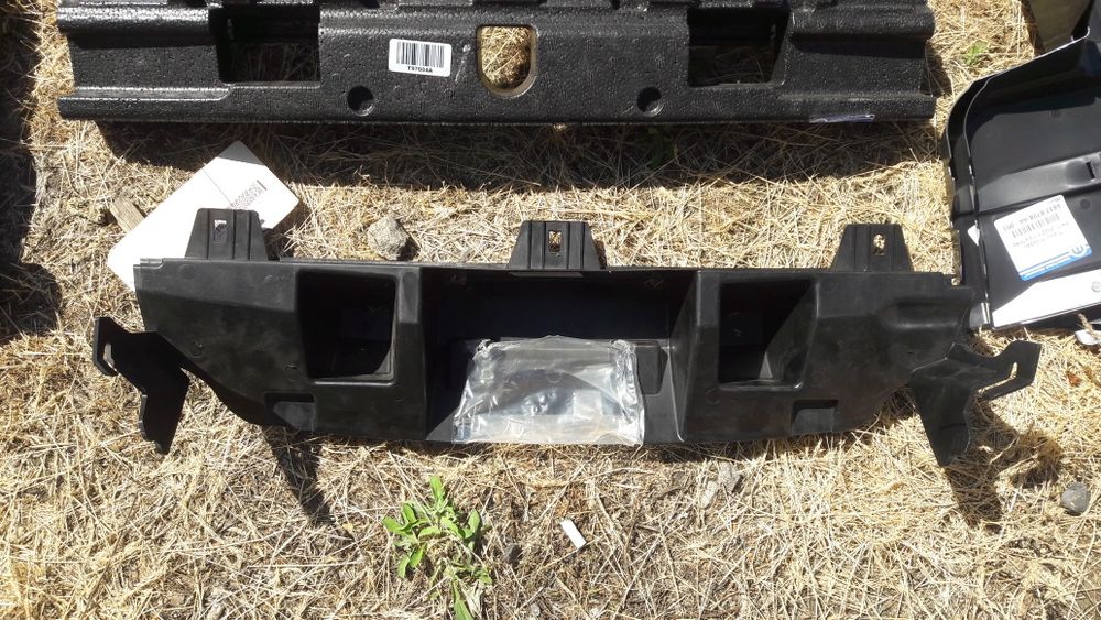 Нижній дефлектор радіатора боковий  Jeep Grand Cherokee 2017-