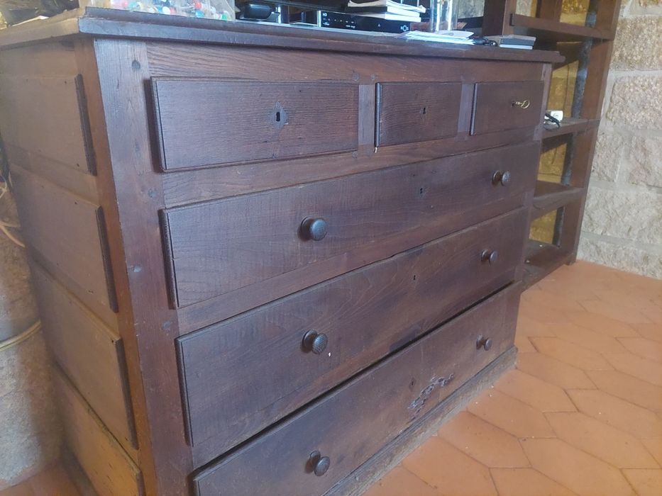 Cómoda rústica em madeira maciça