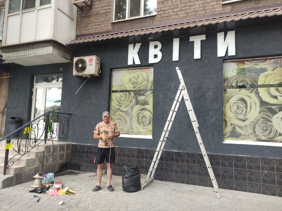 Продам действующий цветочный магазин на Червоной напротив АТБ