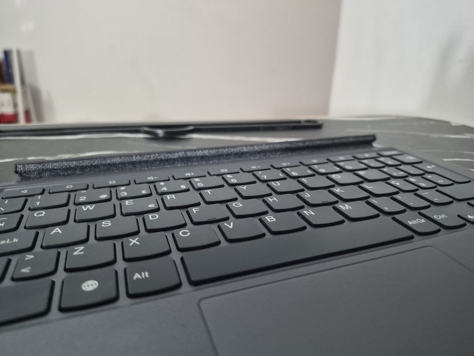 Teclado Original Lenovo Tab P11 Pro (J706F) - Layout PT (com Ç) para Peças ou Uso
