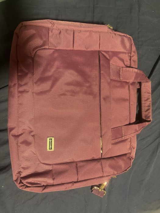 Fioletowa torba na laptopa