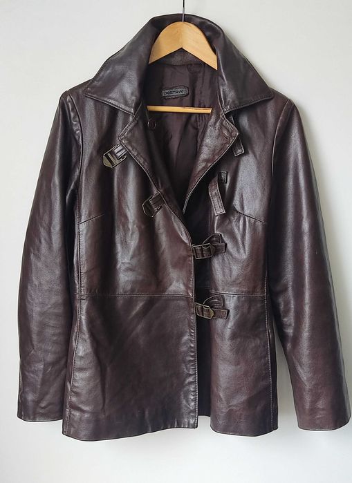 Коричнева шкіряна куртка з тонким утеплювачем