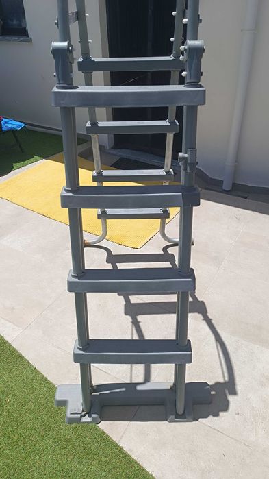 Escada para piscinas Bestway Flip & Lock 1,32 m