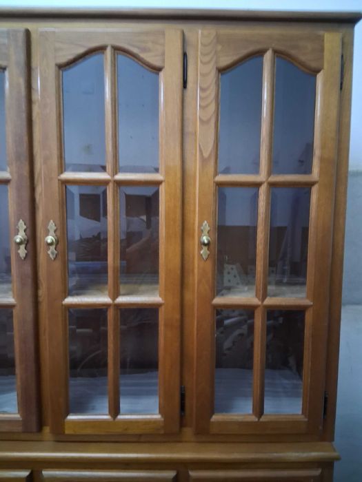 louceiro com cristaleira em pinho mel