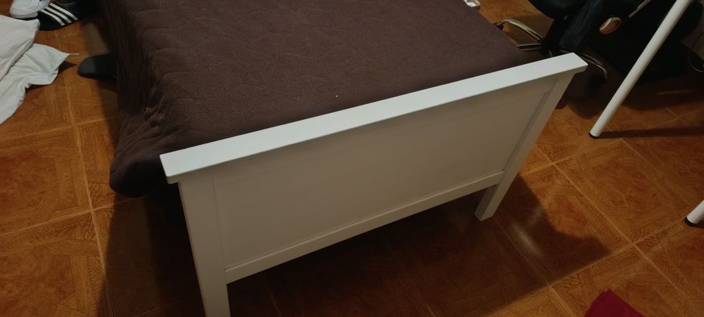 Cama IKEA em bom estado