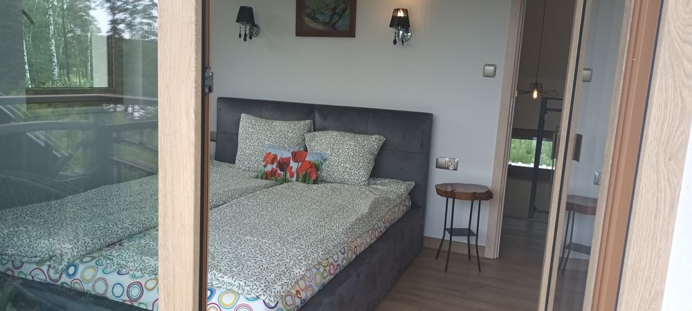 Komfortowy  dom  nad jeziorem. Z pomostem i łódką. Wędkowanie gratis.