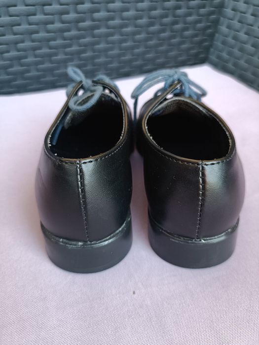Wizytowe eleganckie buty chłopięce