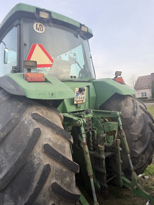 Ciągnik John Deere 8200