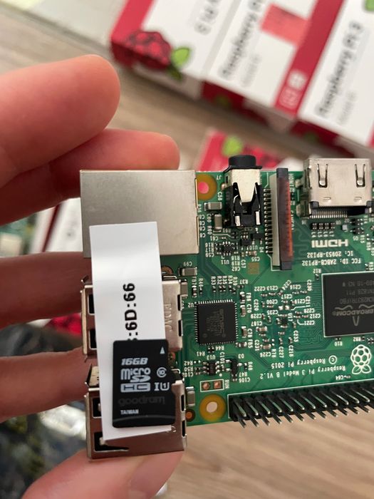 Raspberry Pi 3 Model B 12 sztuk, 3 karty MicroSD oraz moduł RDM6300