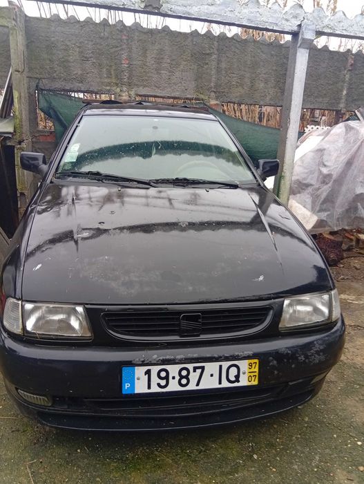 Vende-se Seat Ibiza TDI, comercial de 1997 ( para peças ou projecto de restauro,motor em boas condições)
