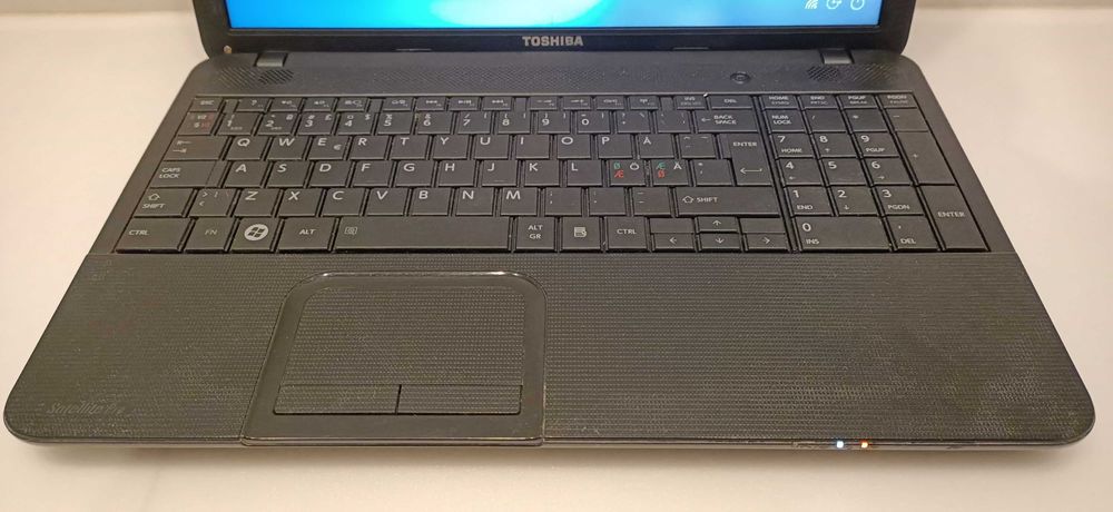 Toshiba Satelite C850 Intel Celeron B820 / 8GB RAM / 320 GB HDD