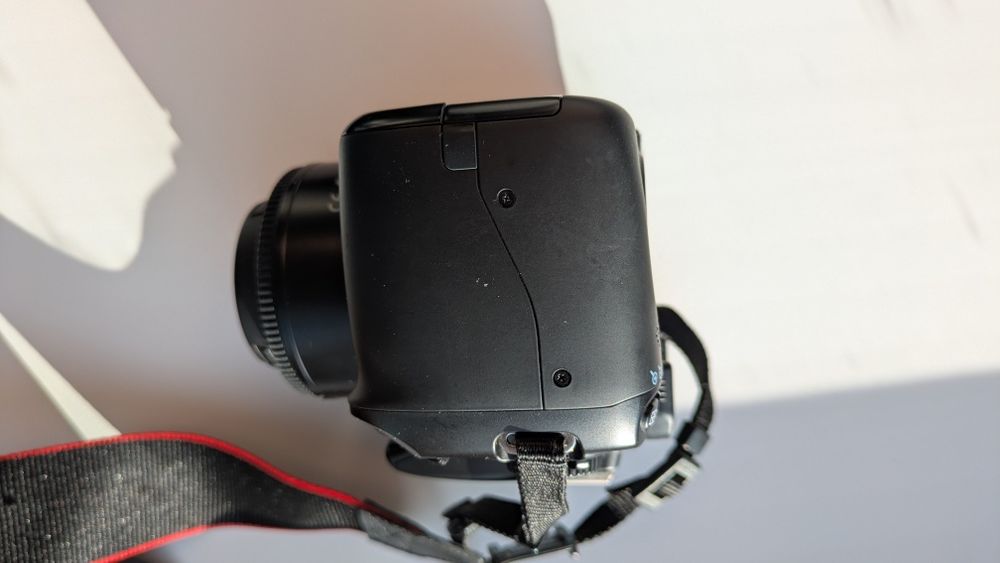 Продам фотоапарат Canon EOS 1100D