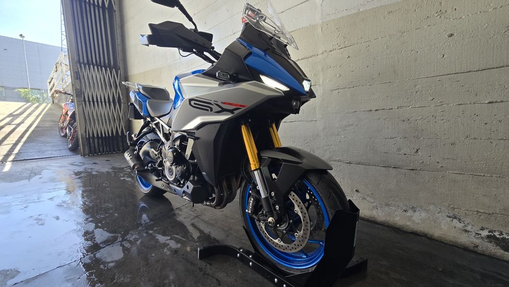 Suzuki GSX-S1000GX 2024 | 6.000 km | Full Extras | Estado Irrepreensível
Suzuki GSX-S1000GX 2024 | 6.000 km | Full Extras | Estado Irrep