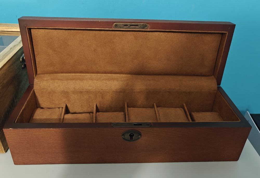 Drewniane pudełko na zegarki 6slotów.