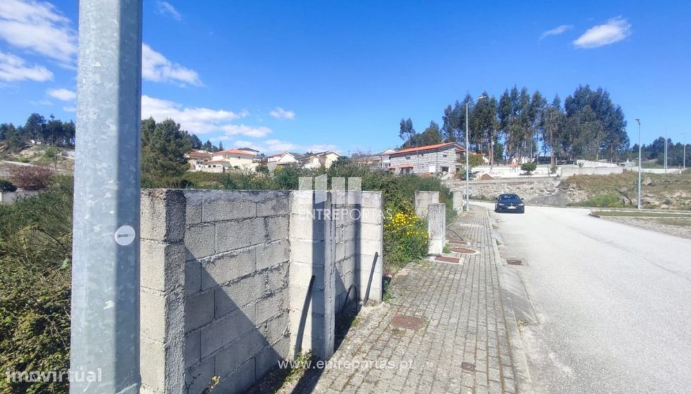 Venda 2 Lotes de Terreno com possibilidade de construção de 2 Moradi