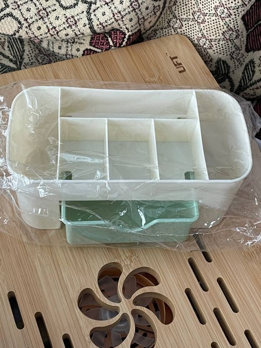 Пластиковий органайзер для косметики з висувним ящиком