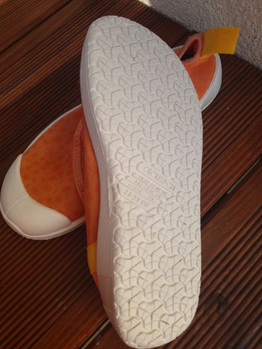Buty do plywania