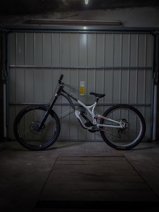 Commencal Supreme v4.4 2022 L *OPIS*