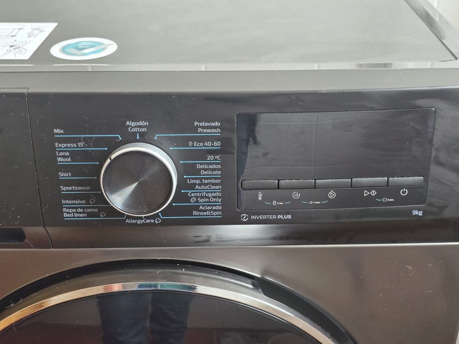 Máquina de lavar roupa com 2 meses