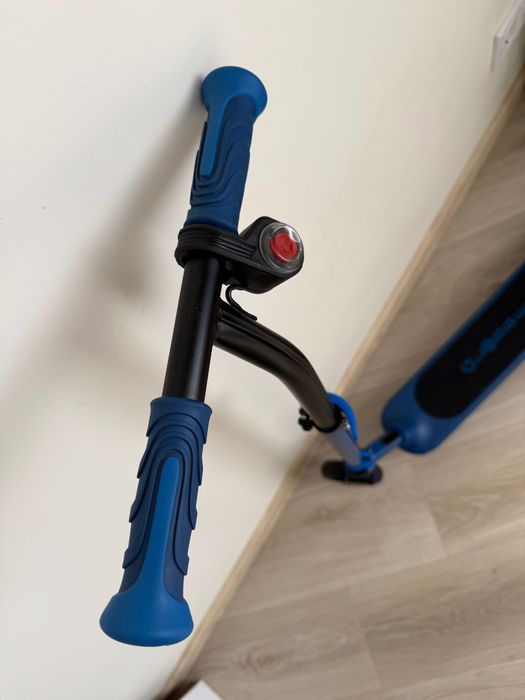 Самокат Globber E-motion 6 синій з підсвічуванням