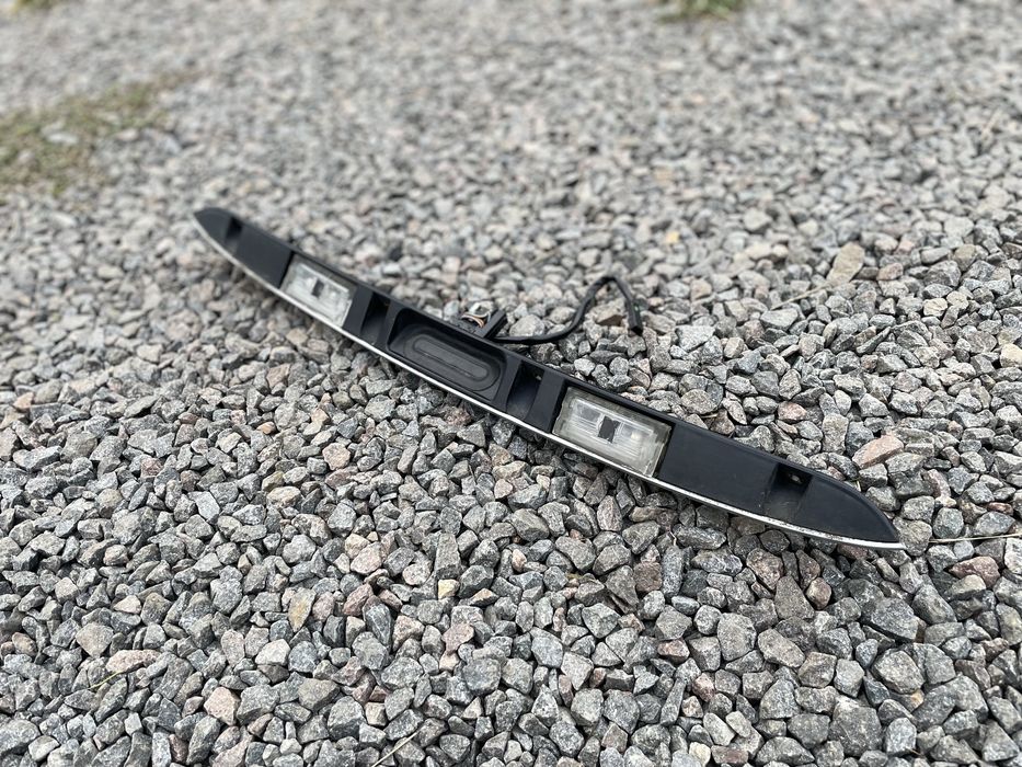 Планка підсвітки номера БМВ е46 рест TITAN Silber кнопка багажника