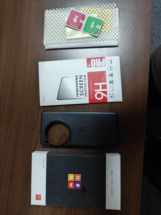 Смартфон OnePlus 12 16/1 тб + mi band 6