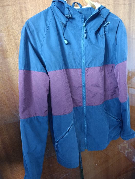 Продам кофту ветровку staff в идеальном состоянии