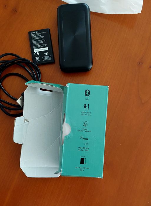 Telemóvel senior praticamente novo. A pessoa para quem foi comprado não se adaptou.
