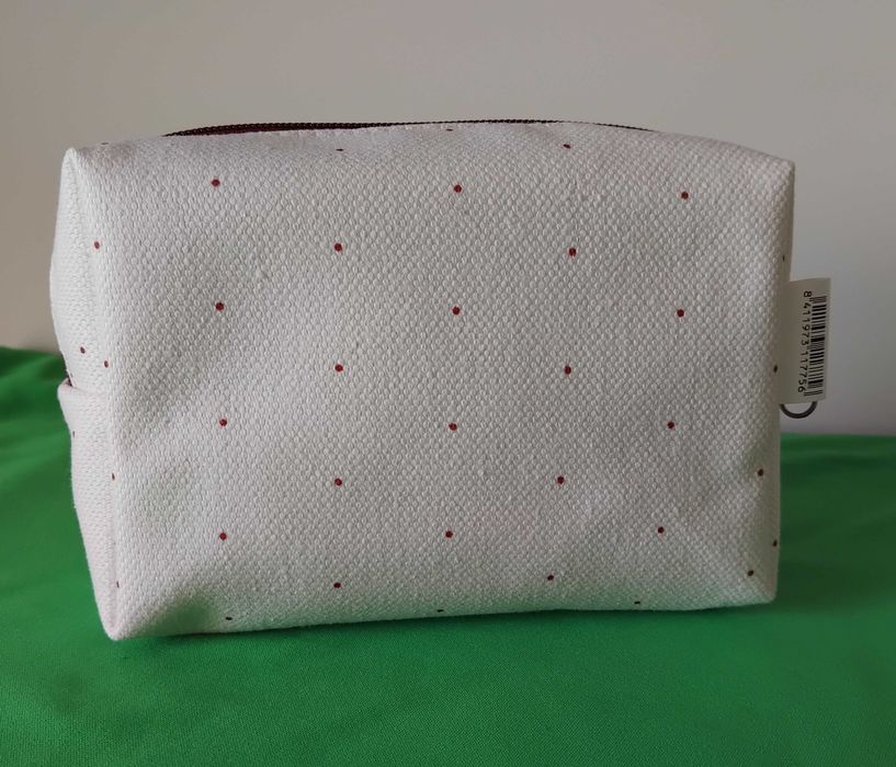 Necessaire com cão e corações