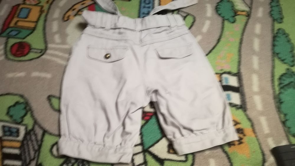 Varias roupas de menina