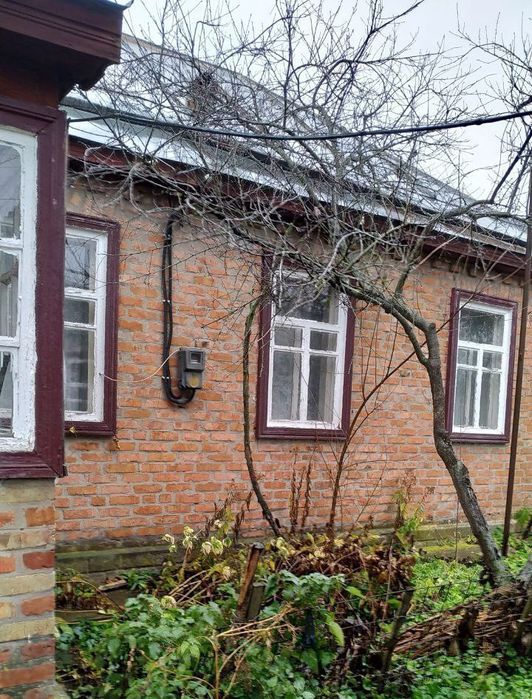 Продається цегляний будинок в селі Санжариха.