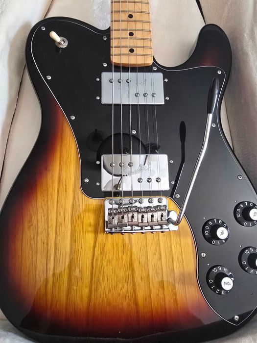 Fender Limited Edition MIJ 70s Telecaster Deluxe com Trêmolo – 3 Tone Sunburst
