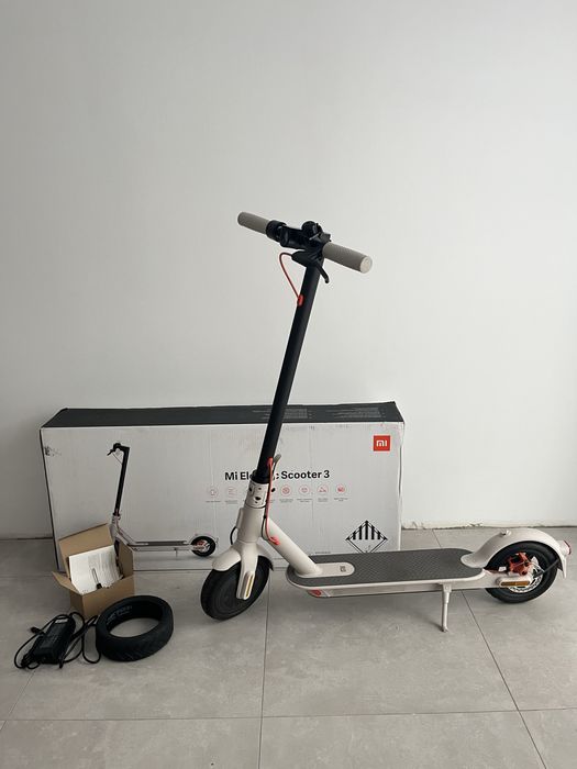Hulajnoga Mi Electric Scooter 3 beżowa jasna