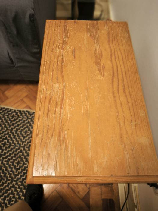 Mesa de cabeceira em madeira maciça – estilo rústico/vintage