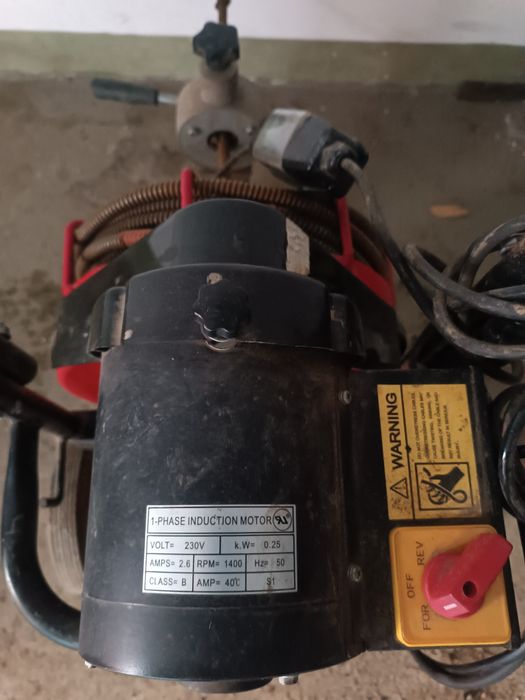 Машинка, аппарат для прочистки труб