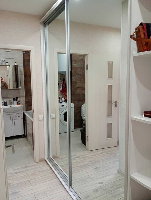 + Продам  2 кім. квартиру пр.Соборний , 39999 дол.