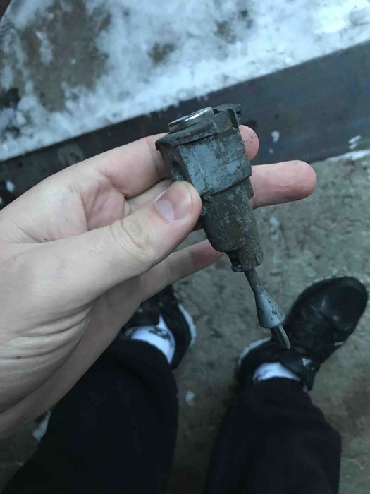 Личинка дверей Jetta 6 ручка стекло замок