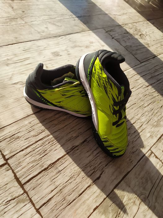 Buty do piłki nożnej halowej Decathlon  roz 30,